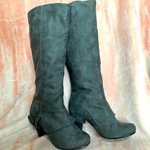 Not Rated - Gray button boot, size 6